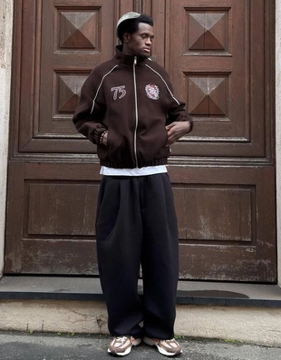 Куртка из фетра с нашивкой- Заказать в России