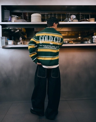 Свитер с воротником-поло и принтом- Заказать в России