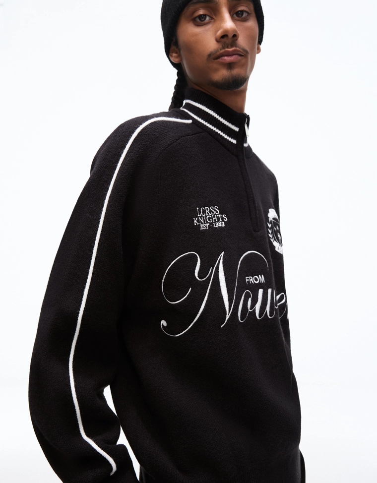 Свитер с вышивкой и молнией на воротнике