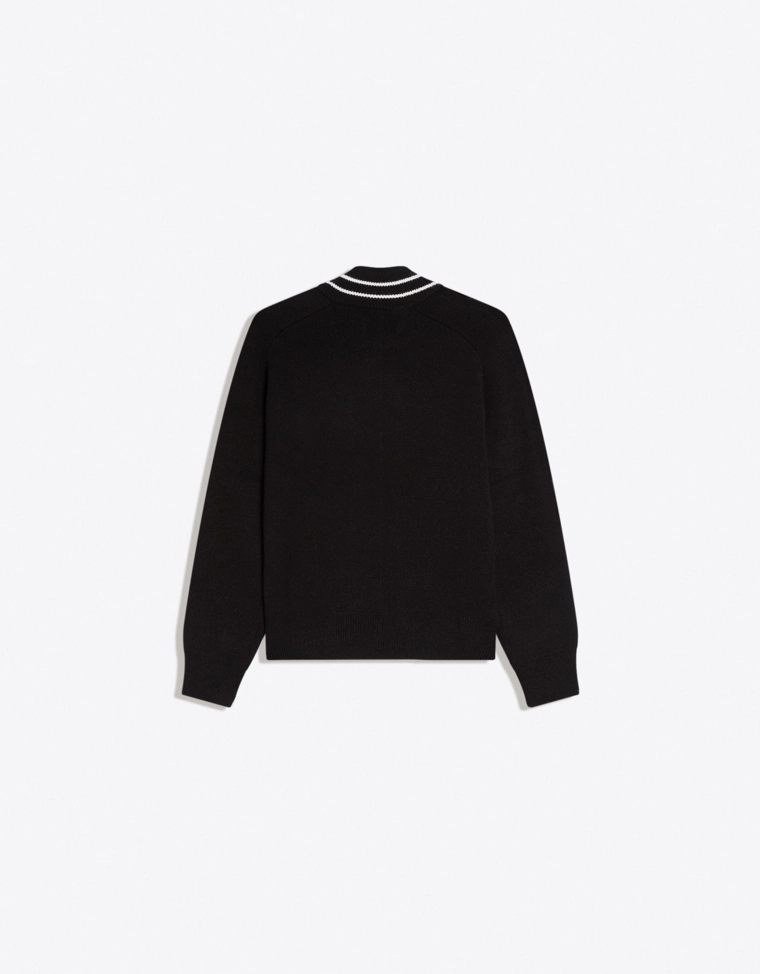 Свитер с вышивкой и молнией на воротнике