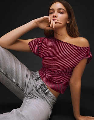 Футболка асимметричного кроя с короткими рукавами и принтом- Заказать в России