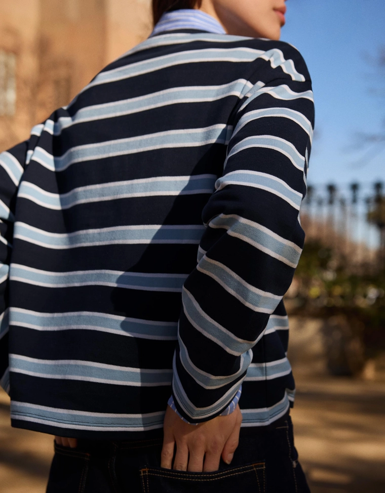 Свитер в полоску с круглым вырезом