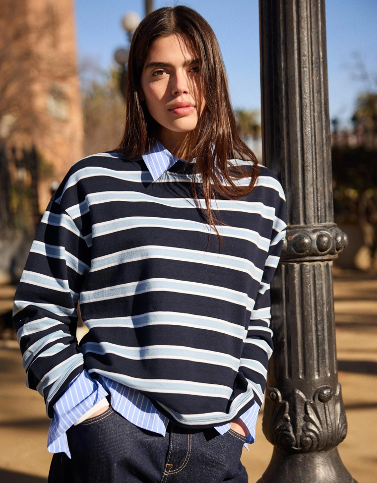 Свитер в полоску с круглым вырезом