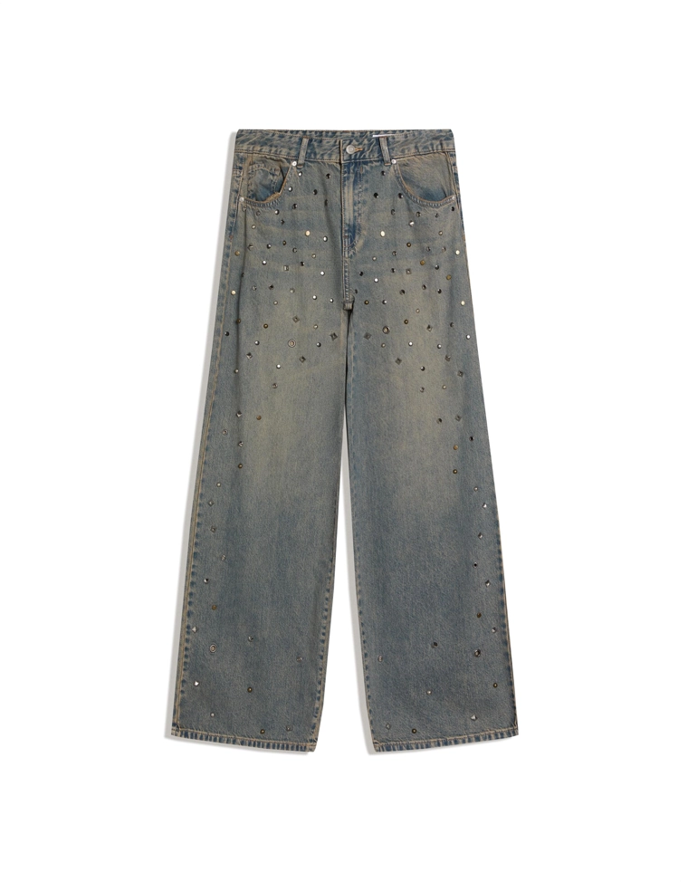 Джинсы-бойфренды с низкой посадкой и заклепками