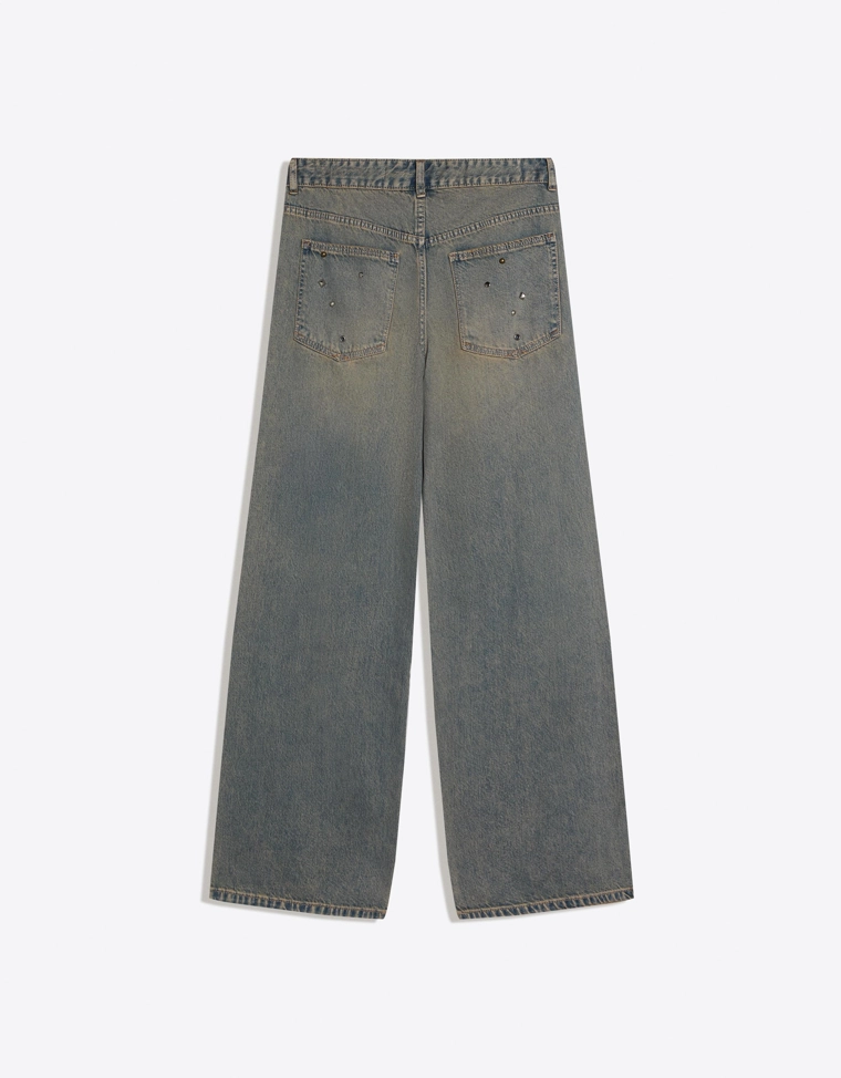 Джинсы-бойфренды с низкой посадкой и заклепками