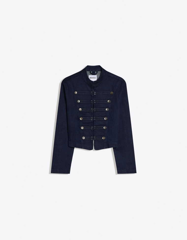 Джинсовая куртка на пуговицах спереди