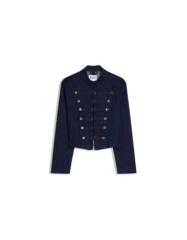 Джинсовая куртка на пуговицах спереди