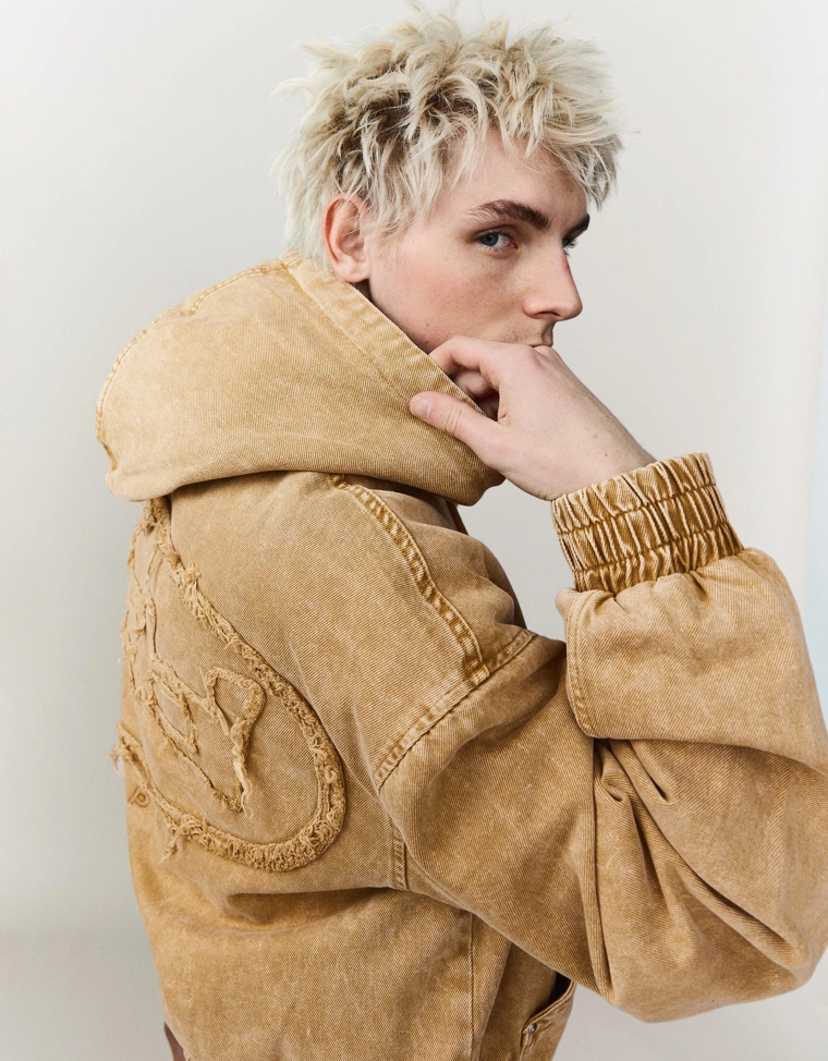 Стеганая куртка на молнии с капюшоном