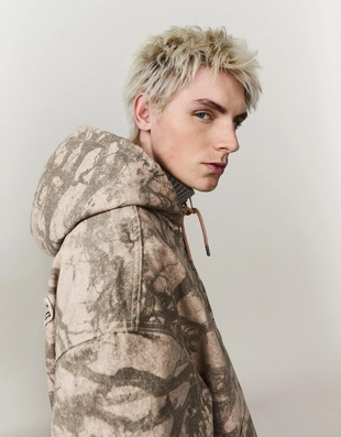 Стеганая куртка на молнии с капюшоном- Заказать в России