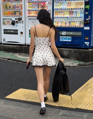 Мини-платье из полупрозрачной ткани на бретелях с кружевным принтом- Заказать в России