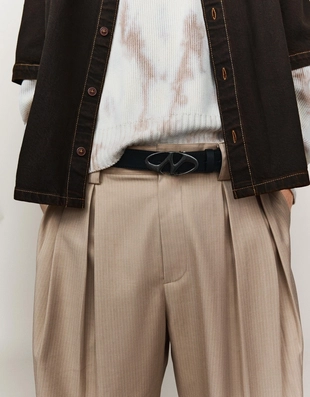 Приталенные брюки очень свободного кроя- Заказать в России