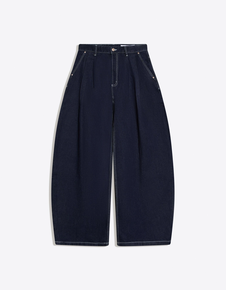 Джинсы-бананы с защипами