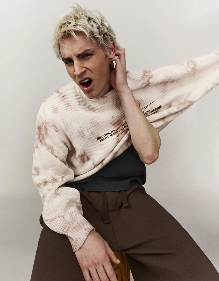 Свитер с круглым вырезом и принтом