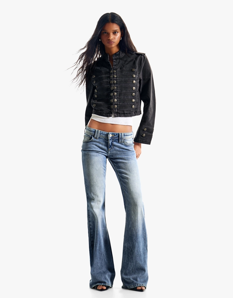 Расклешенные джинсы с низкой посадкой и вышивкой