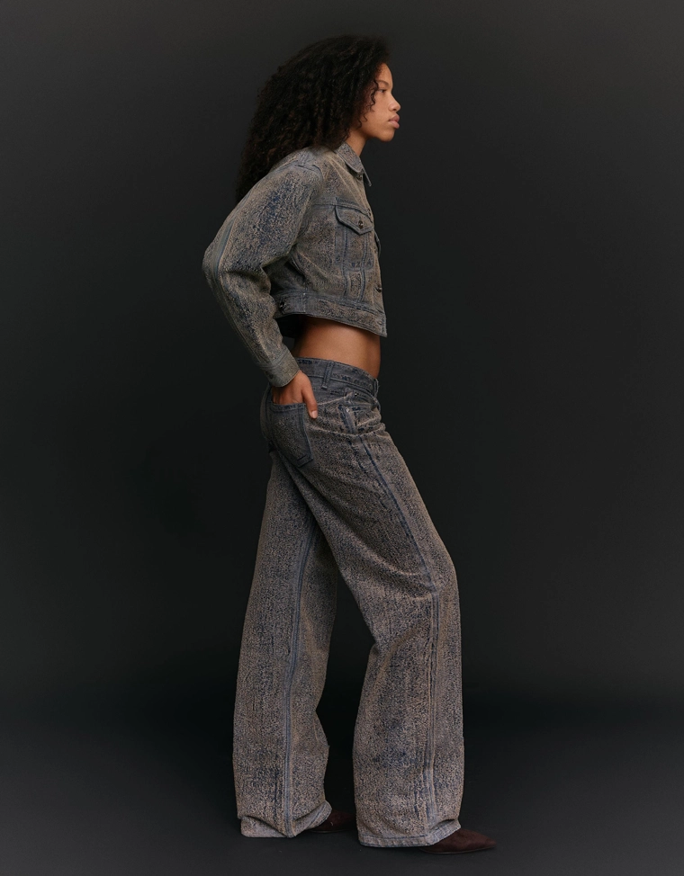 Джинсы прямого кроя с низкой посадкой и рельефной текстурой