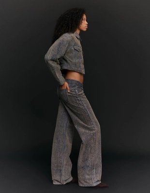 Джинсы прямого кроя с низкой посадкой и рельефной текстурой- Заказать в России