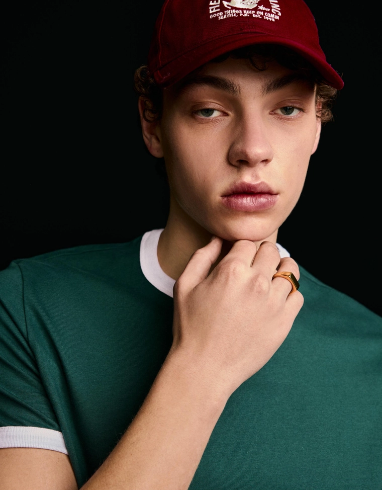 Футболка с контрастной отделкой в рубчик