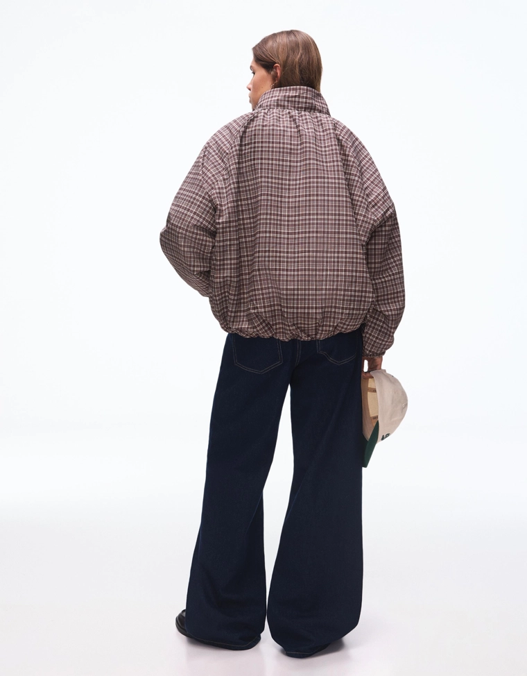 Куртка оверсайз в клетку на молнии