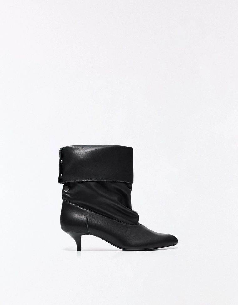 Кожаные сапоги на каблуке