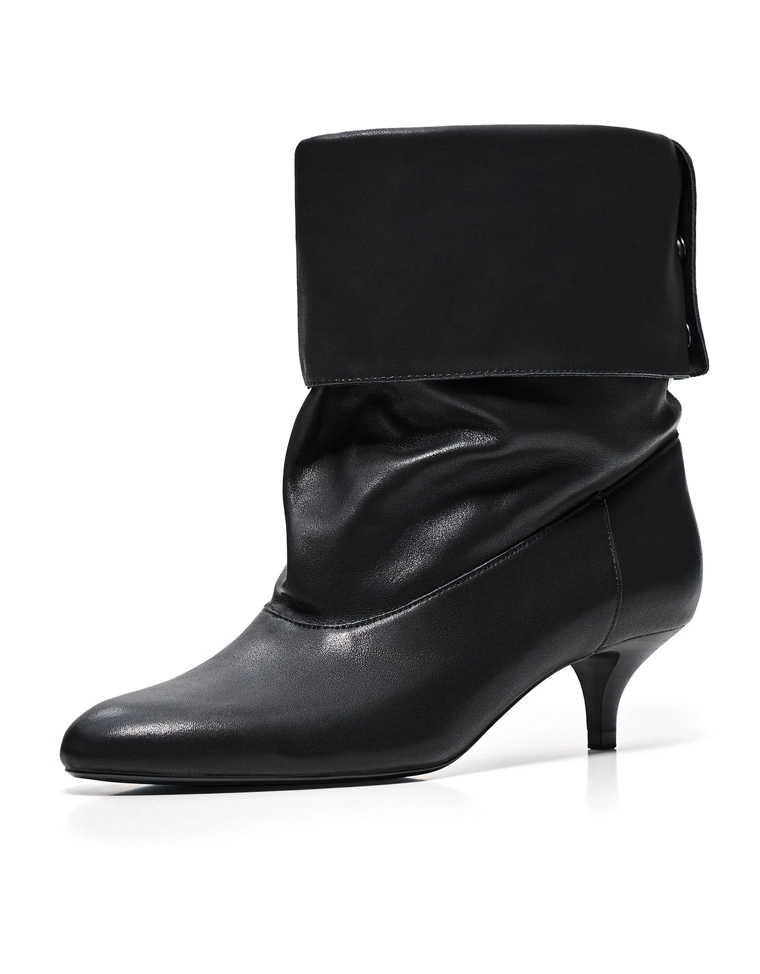 Кожаные сапоги на каблуке