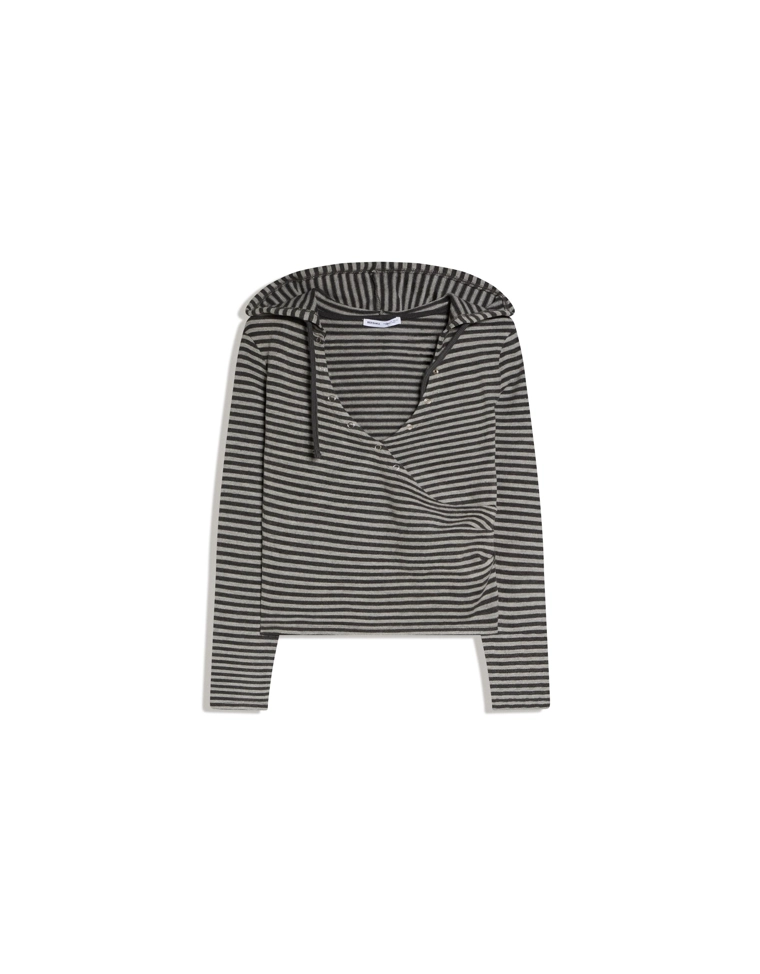 Свитер с перекрестным капюшоном и принтом