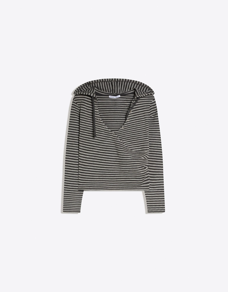 Свитер с перекрестным капюшоном и принтом