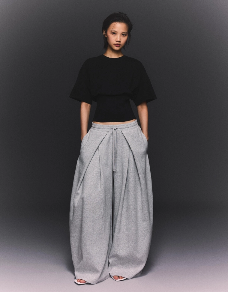 Футболка с короткими рукавами и корсетным поясом