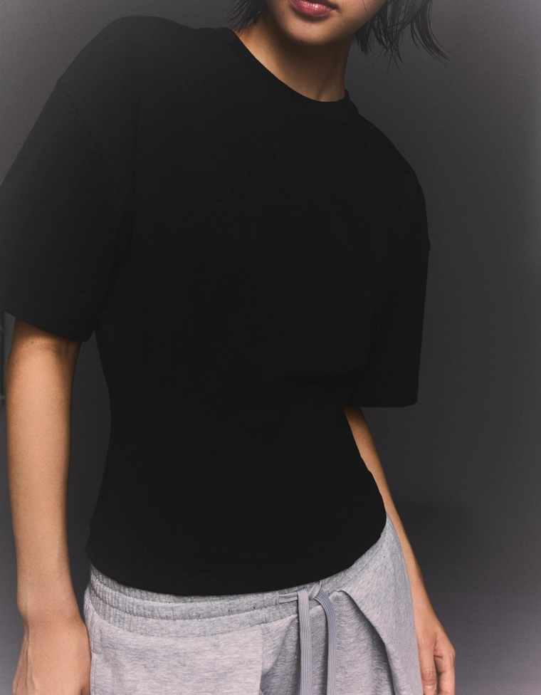 Футболка с короткими рукавами и корсетным поясом