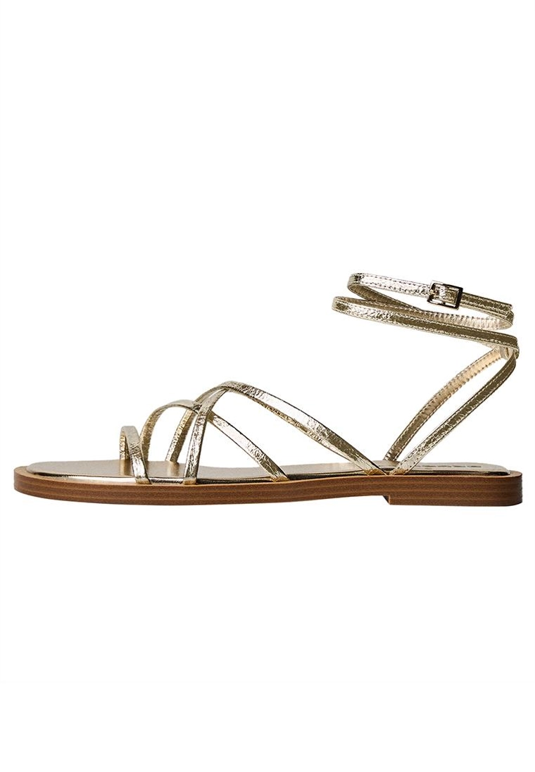 Сандалии с несколькими ремешками