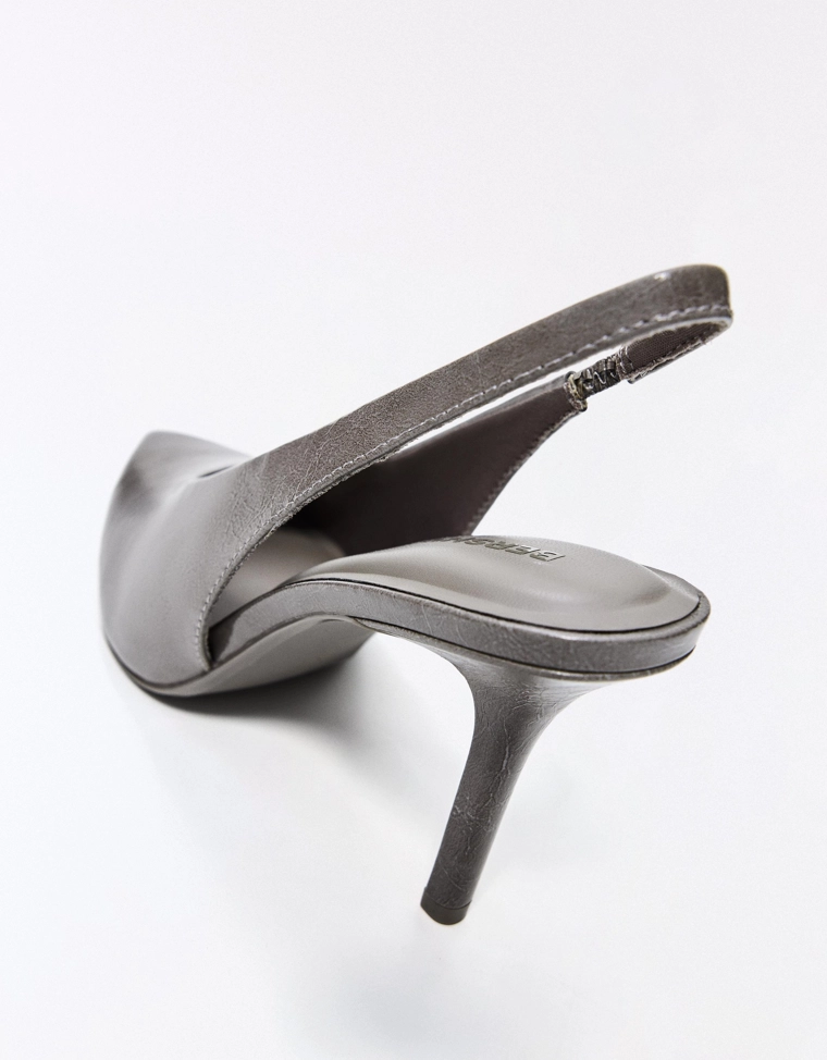 Туфли с открытой пяткой на каблуке