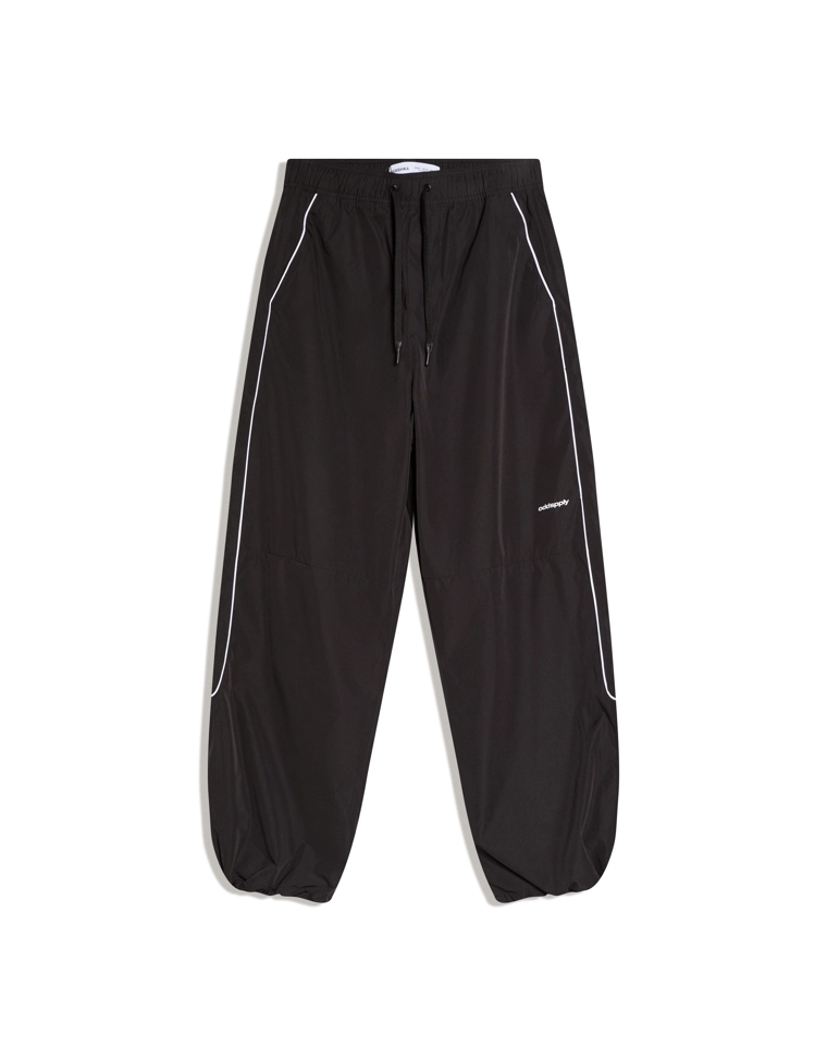 Высокотехнологичные брюки очень свободного кроя