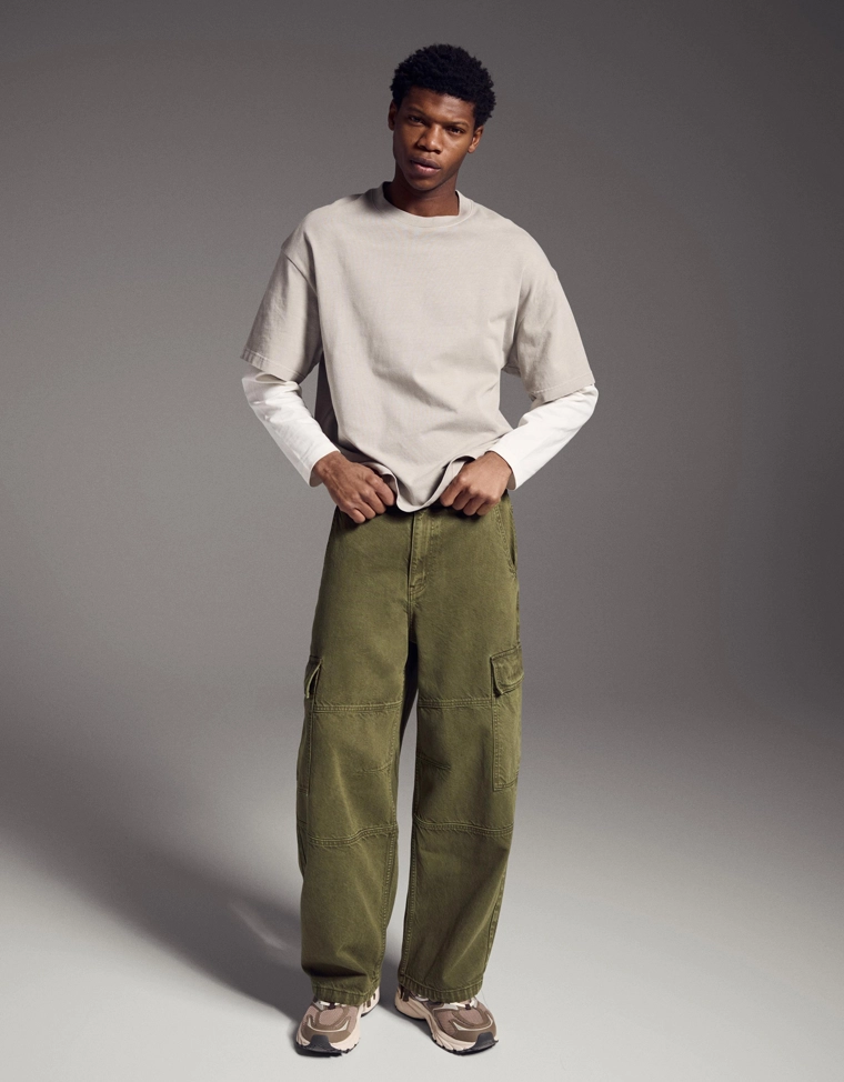 Кроссовки с контрастными вставками