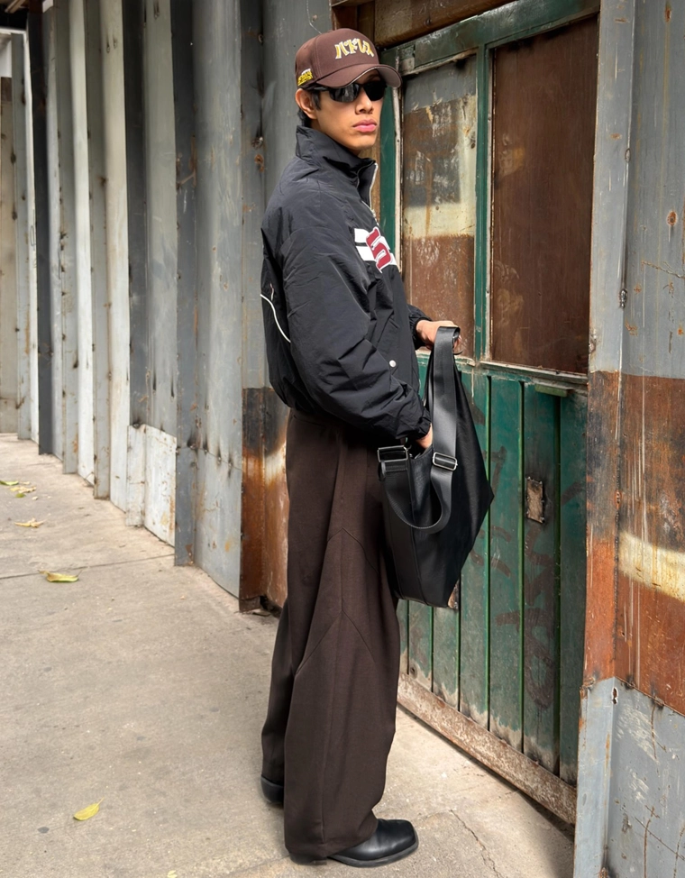 Брюки barrel приталенного кроя с разрезами