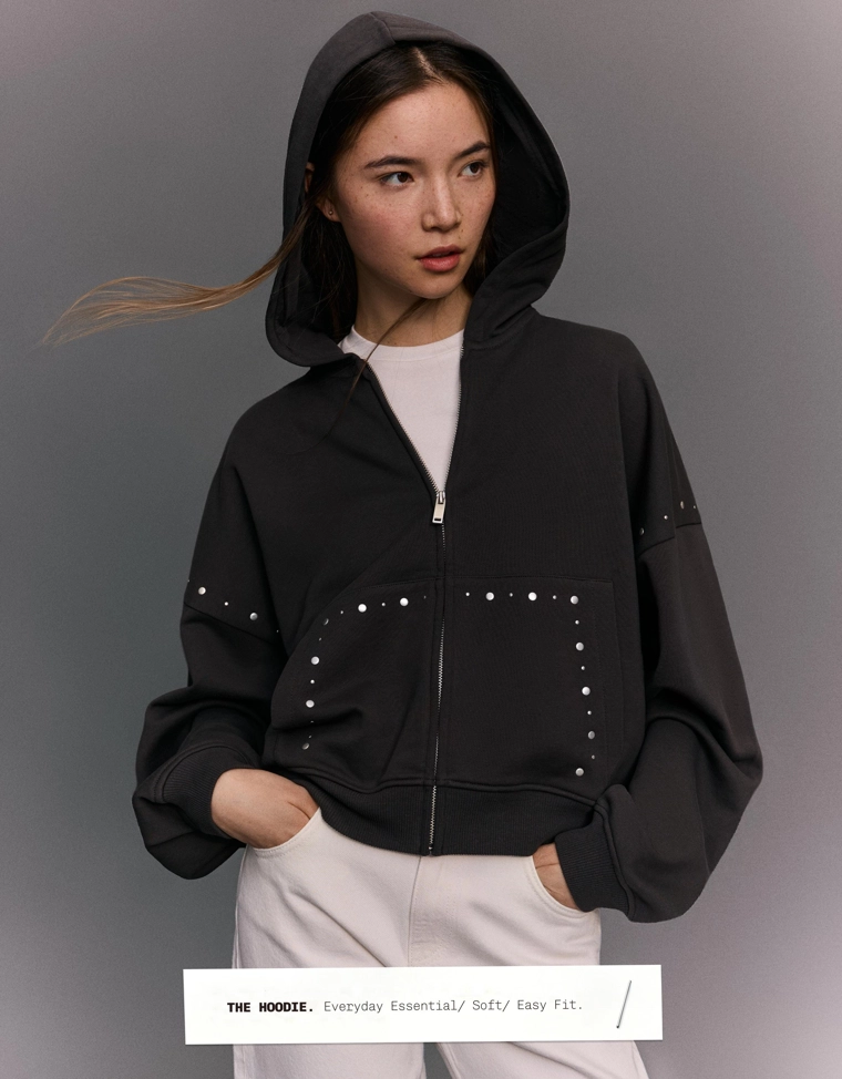 Худи на молнии с заклепками