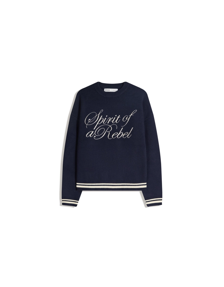 Свитер с вышивкой