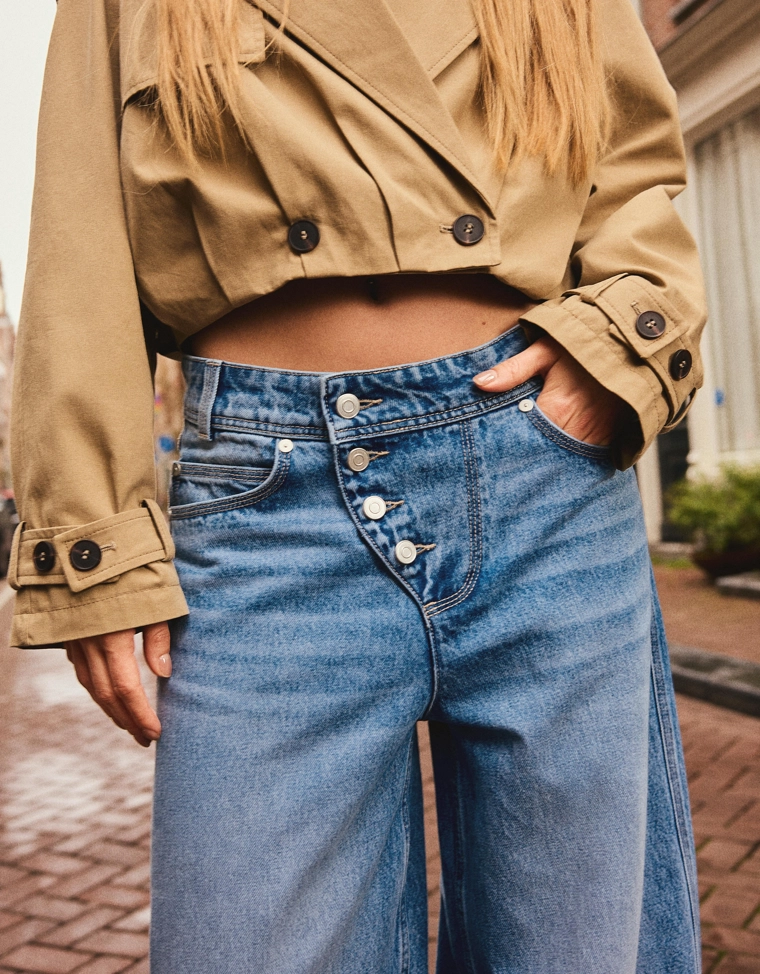 Low-rise wide-leg barrel jeans with front buttons