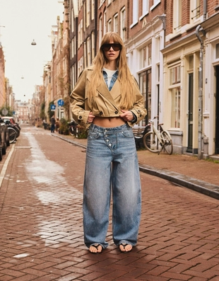 LOW-RISE WIDE-LEG BARREL JEANS WITH FRONT BUTTONS- Заказать в России