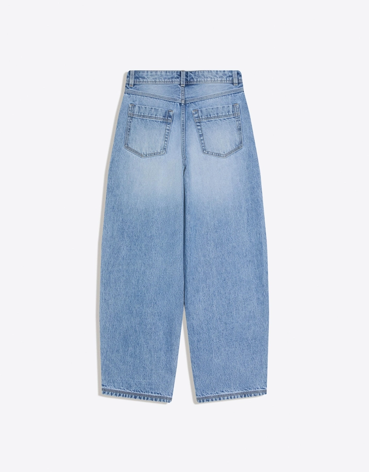 Low-rise wide-leg barrel jeans with front buttons