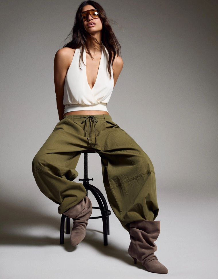 Топ с запахом и горловиной халтер