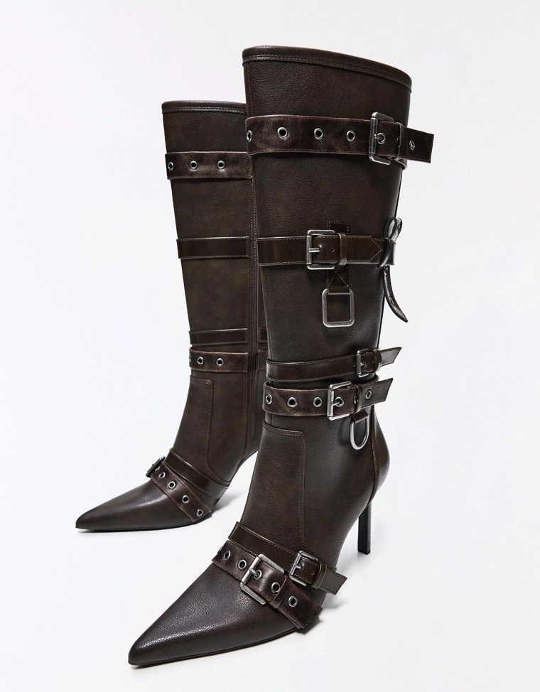 Сапоги на каблуке с пряжками