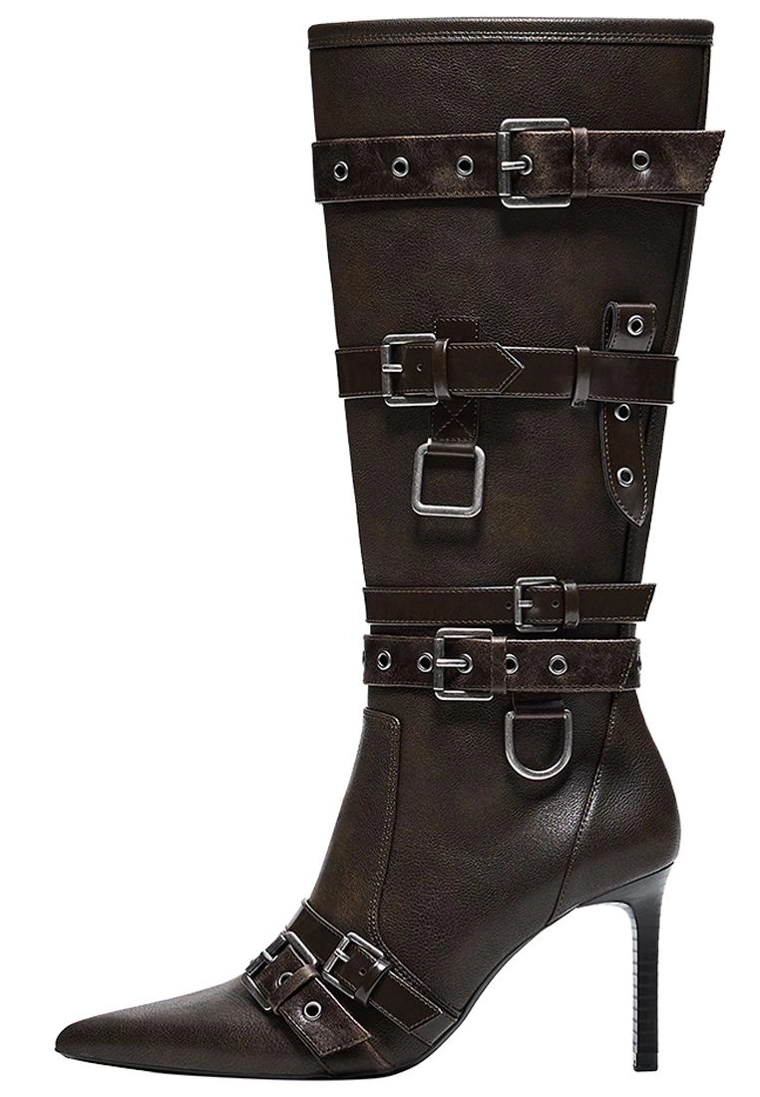 Сапоги на каблуке с пряжками