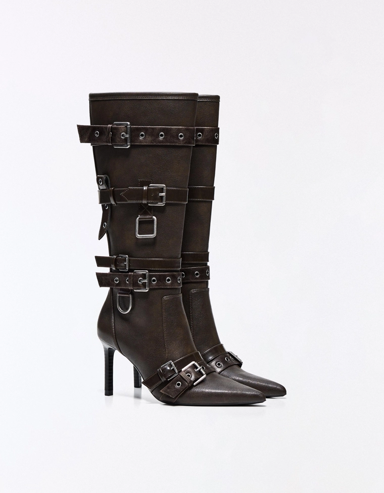 Сапоги на каблуке с пряжками