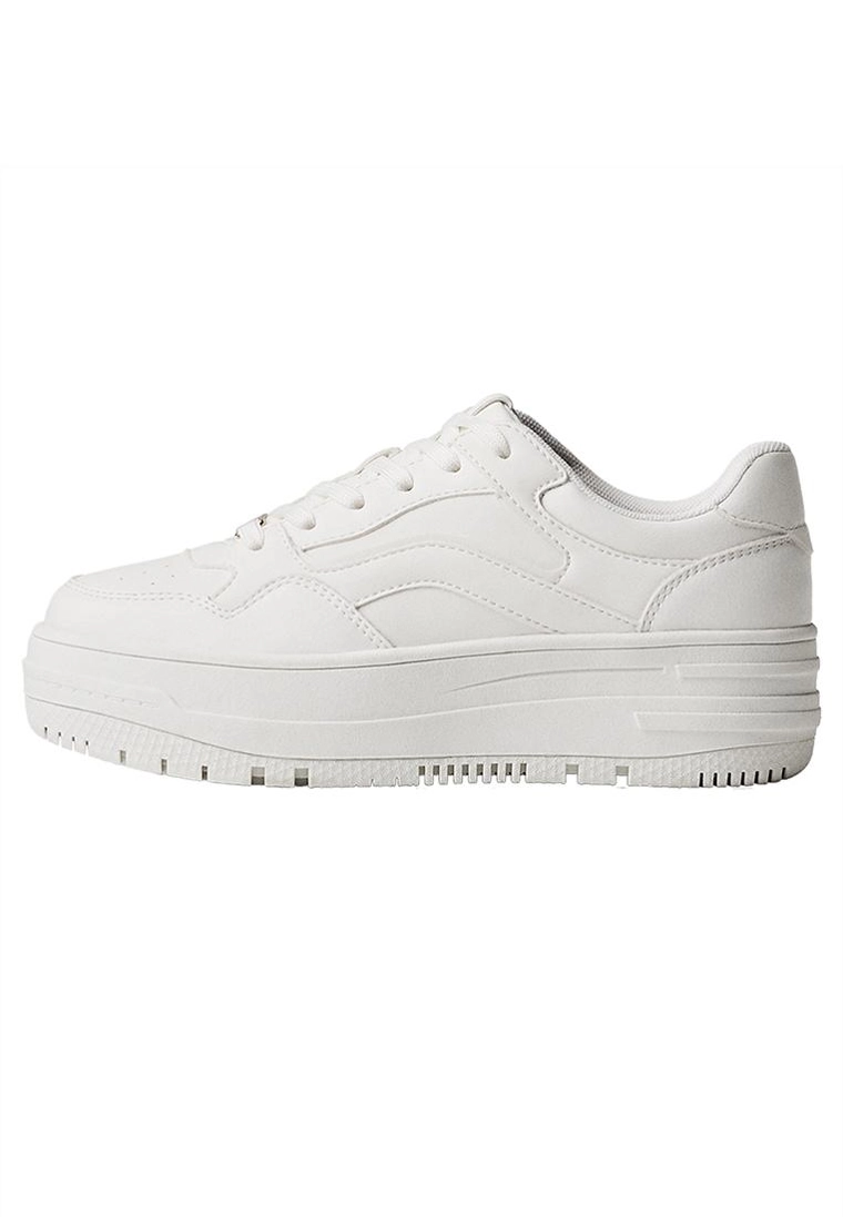 Кроссовки на толстой подошве