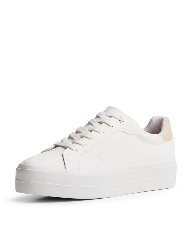 Контрастные кроссовки