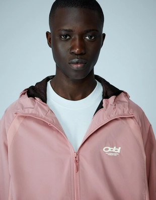 Куртка из высокотехнологичной ткани с капюшоном- Заказать в России