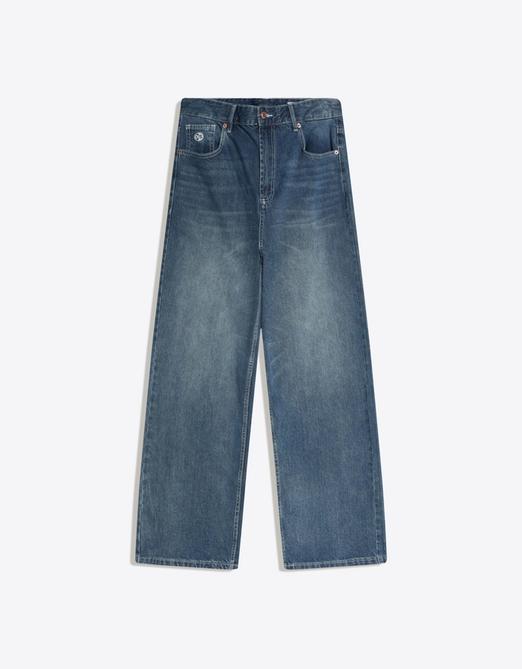 Джинсы очень свободного кроя с вышивкой