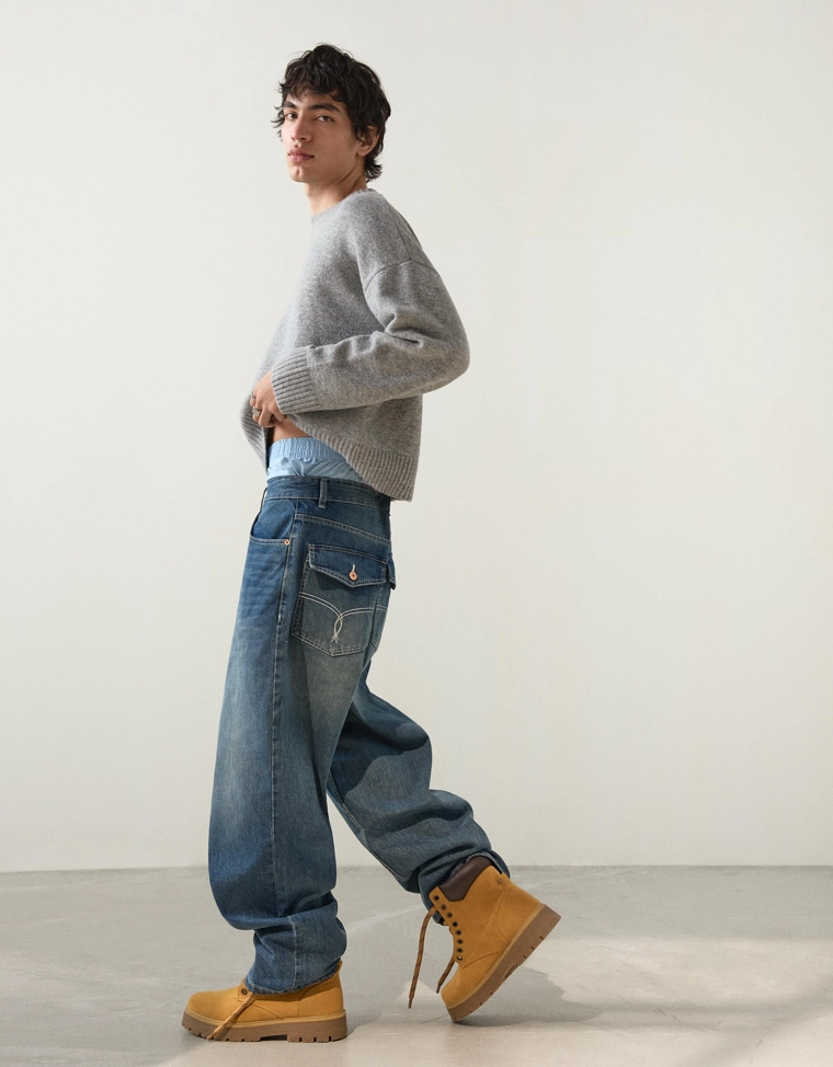 Джинсы очень свободного кроя с вышивкой