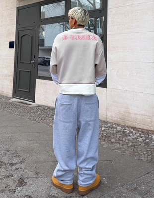 Спортивная футболка с короткими рукавами и принтом- Заказать в России