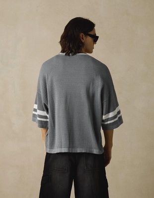 Спортивная футболка с короткими рукавами и принтом- Заказать в России