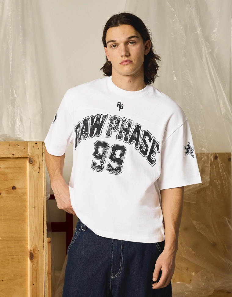 Спортивная футболка геометрического кроя